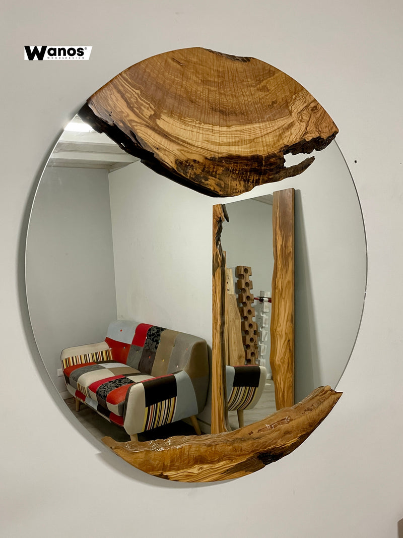 Specchio circolare di design con cornice in radica di ulivo secolare