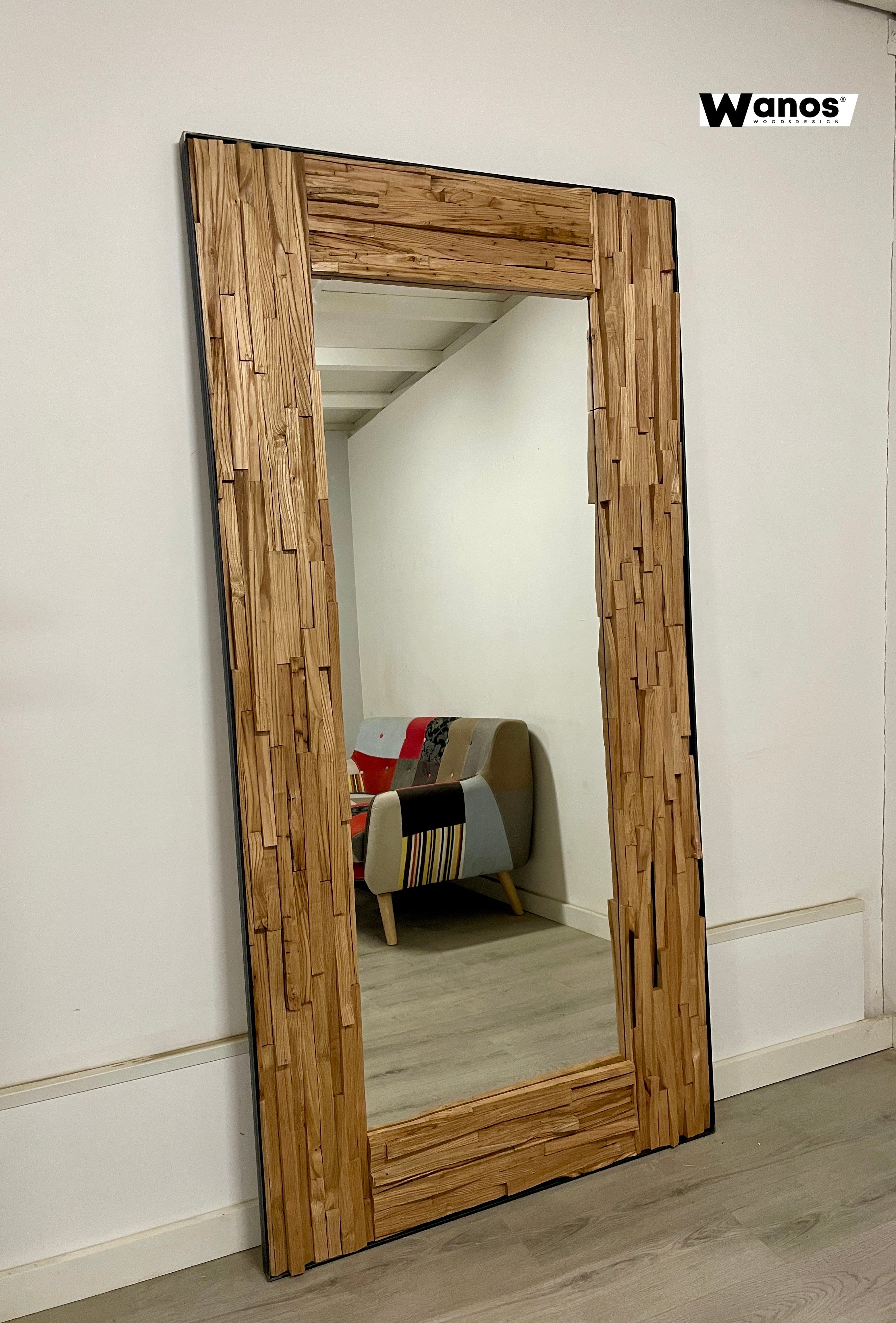 Specchio da appoggio o parete di design con cornice in legno