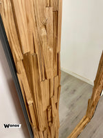 Specchio da appoggio o parete di design con cornice in legno massello di castagno scortecciato e metallo