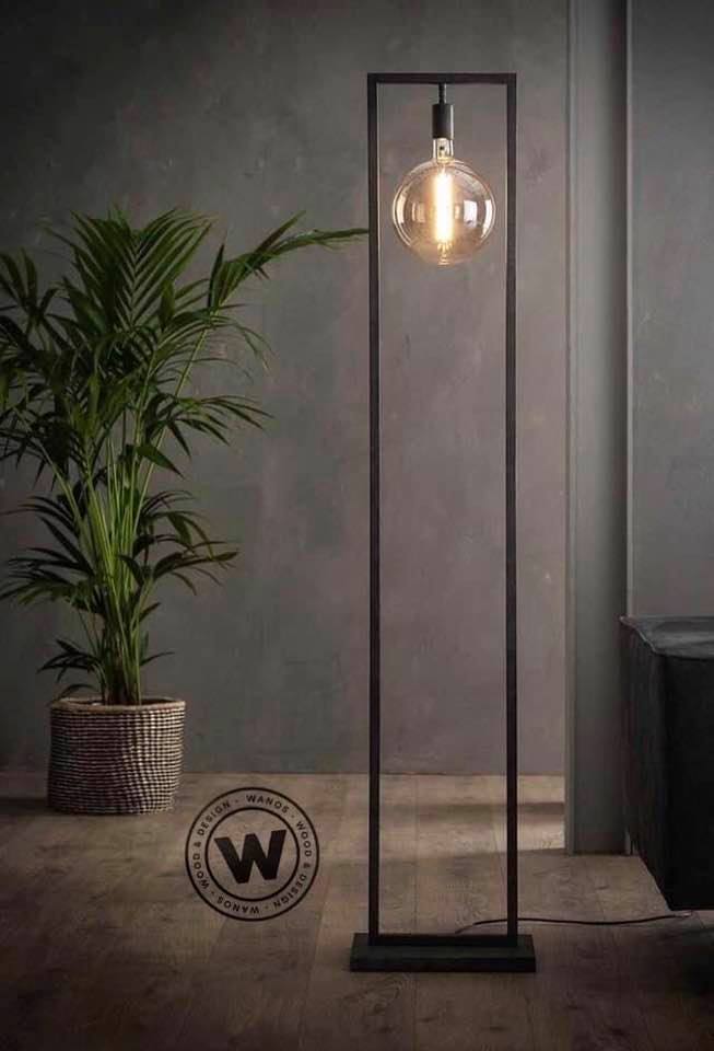 Piantana stile industrial di design su struttura in ferro grezzo – Wanos  Wood & Design