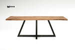 Tavolo di design realizzato in legno massello di rovere su struttura in metallo geometrico