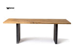 Tavolo di design realizzato in legno massello di rovere su struttura in metallo