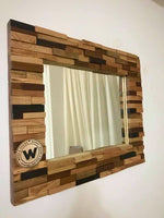 Specchio di design multi essence realizzato con sezioni di legno massello