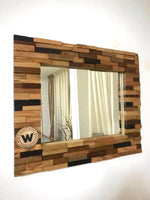 Specchio di design multi essence realizzato con sezioni di legno massello