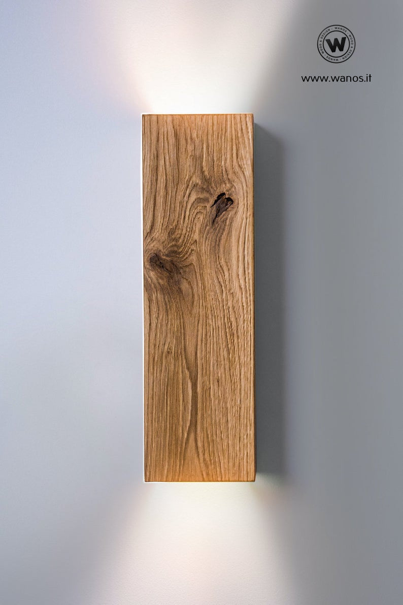 Applique da parete realizzato in legno massello di castagno naturale