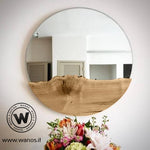 Specchio circolare di design con cornice in legno massello di castagno scortecciato
