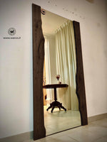 Specchio da appoggio o parete di design con cornice in legno massello di castagno