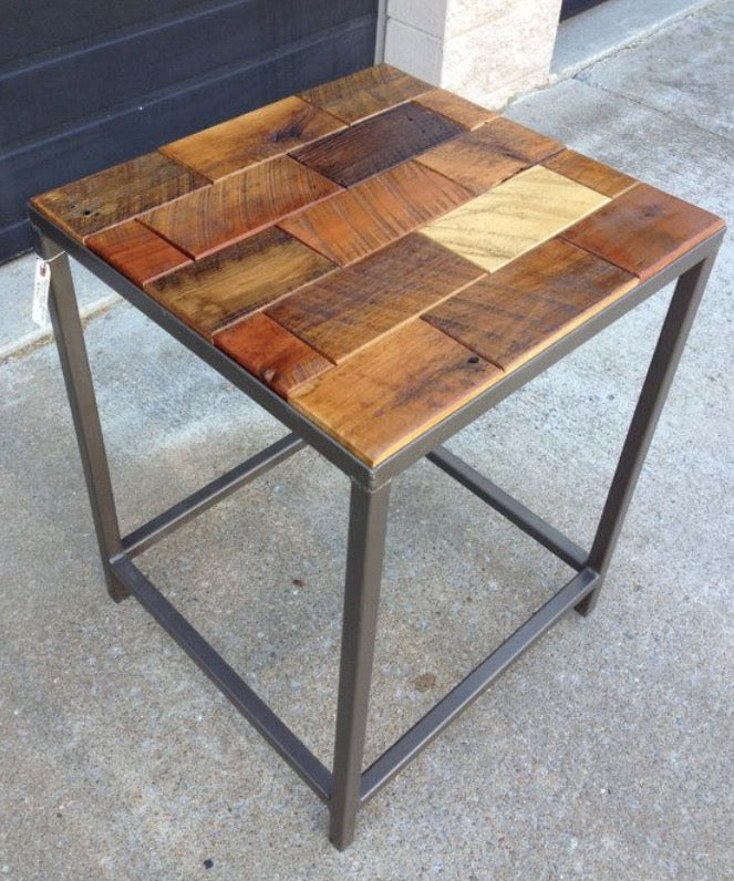 Tavolino da caffè in legno massello con sezioni di tronco recuperato