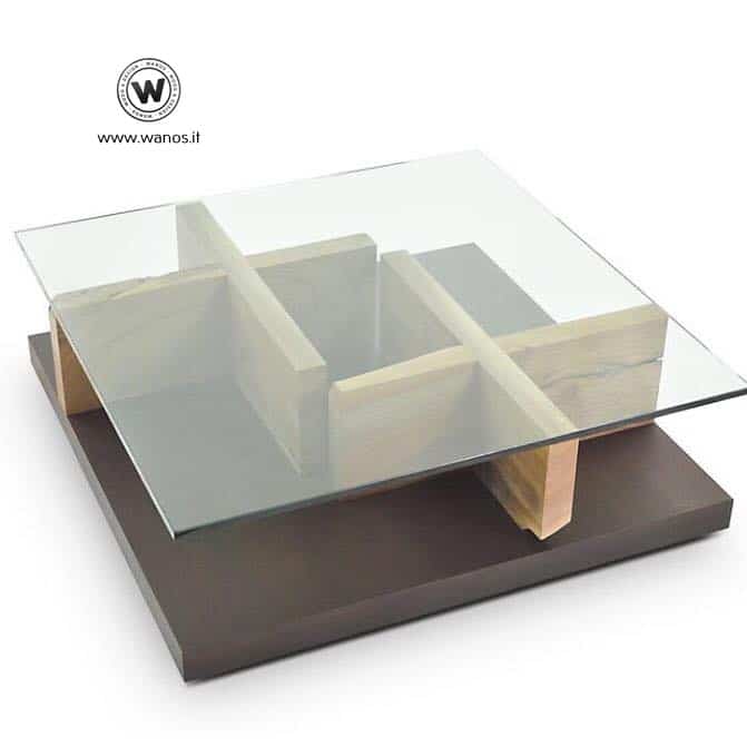 Coffee Table di design realizzato con sezioni di legno massello di castagno invecchiato su base in metallo e ripiano in vetro